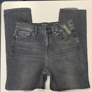 Never worn, new Banana Republic high rise, straight ankle length jeans. Size 28